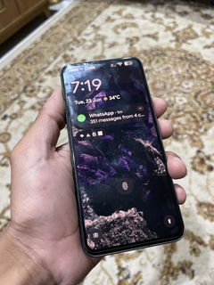Buyer’s photo: Pixel 8 lock screen, held in hand