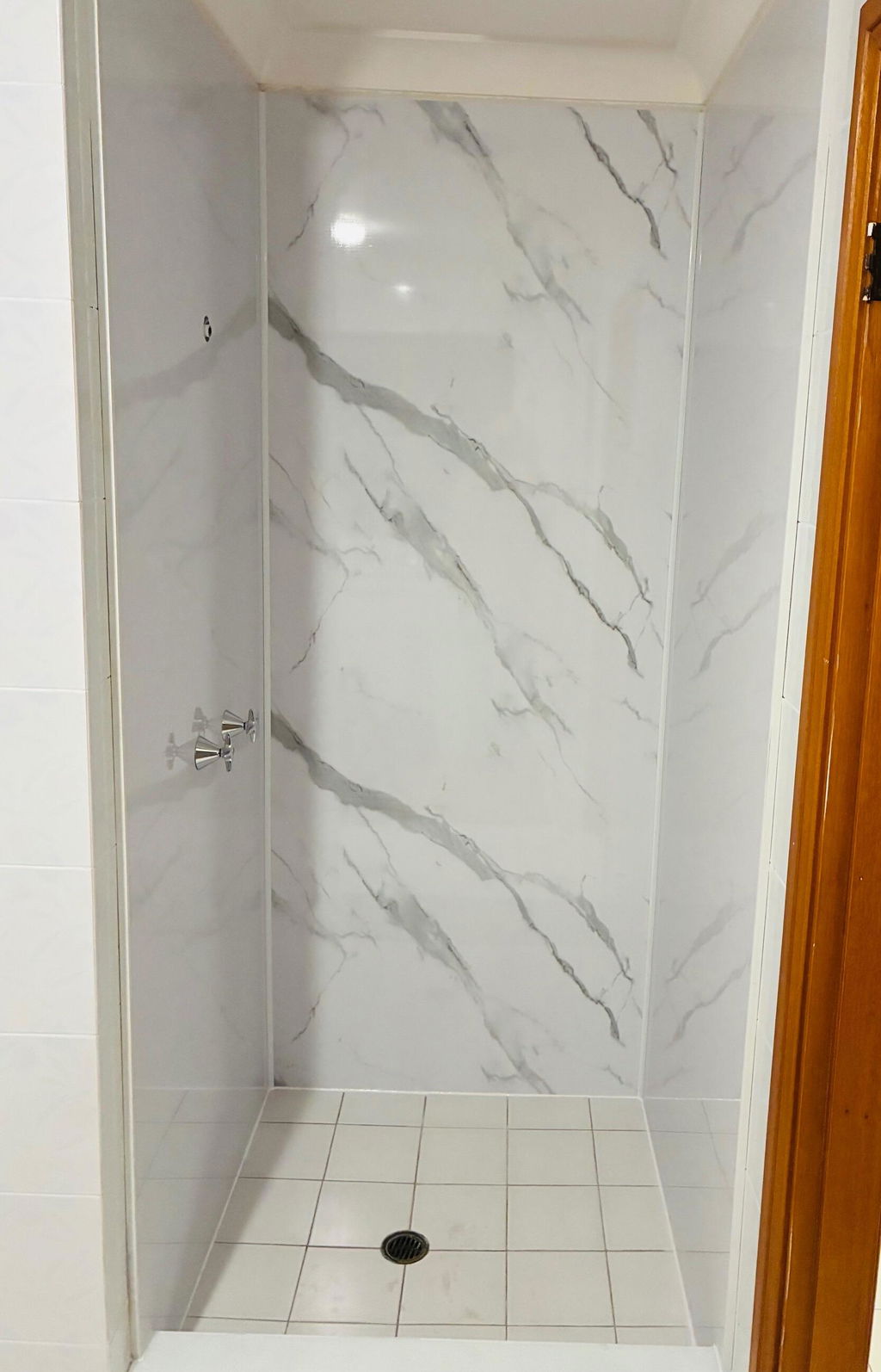 Pearl White Bathroom Wall Panel