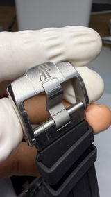 Private Collector review photo