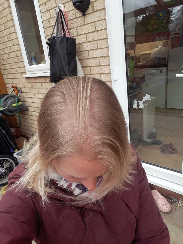 Shampoo for damaged hair results: customer photo shared by Elisabeth
