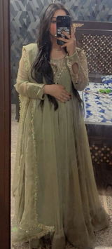Zainab review photo