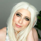 laura review photo