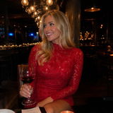 Lauren Collins review photo