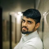Suresh Menon review photo