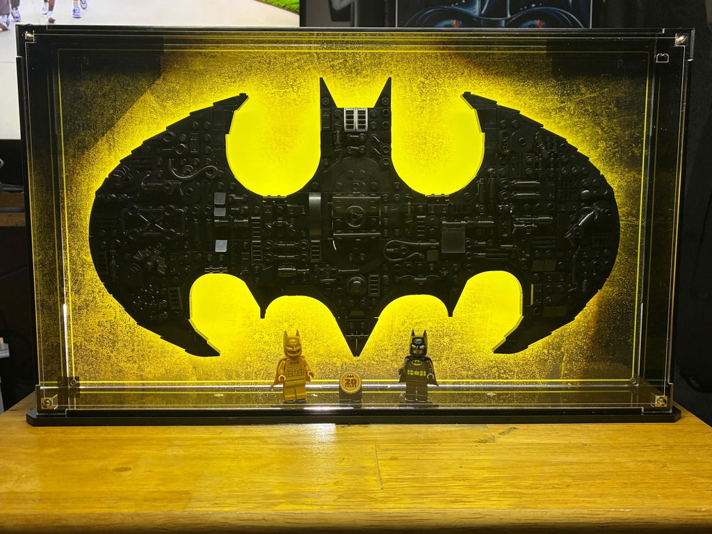 Wall Mountable Display Case for LEGO® Batman™ Logo (76330)