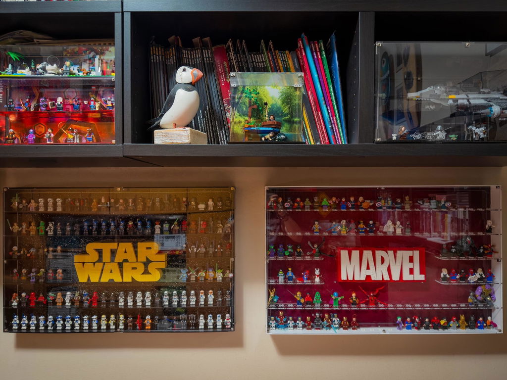 Wall Mounted Display Case for LEGO® Marvel: Brick-Built Marvel Logo & 124 Minifigures (76313)