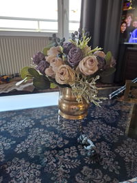 Kortgebonden Kunstboeket Rozen in lila en zacht lila