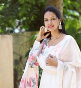 Rajni Shekh review photo