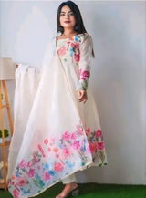 Khushi Mehta review photo