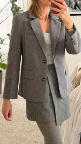 Ezra review photo