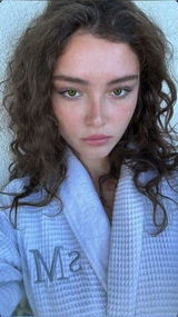 zabeth review photo
