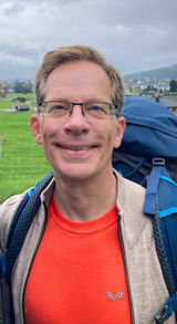 A.de Vries review photo