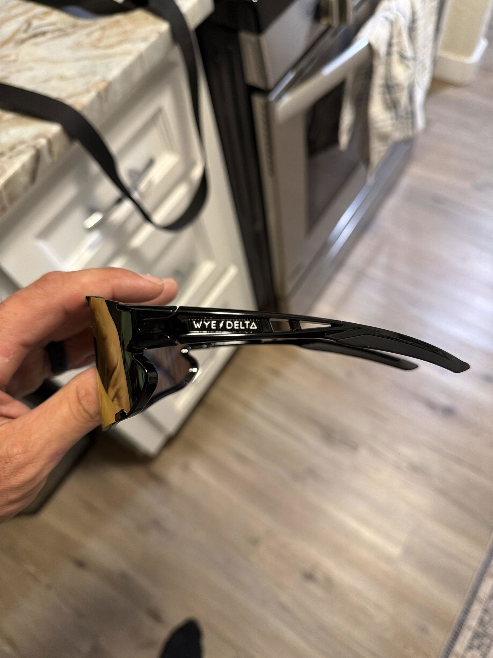Z87+ HiViz 2.0 Black Gold Mirror Polarized – Wye Delta LLC