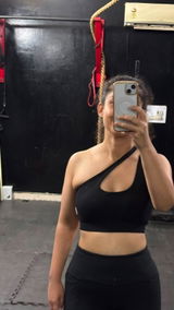 Divya Sharma review photo