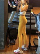 Rihanna review photo