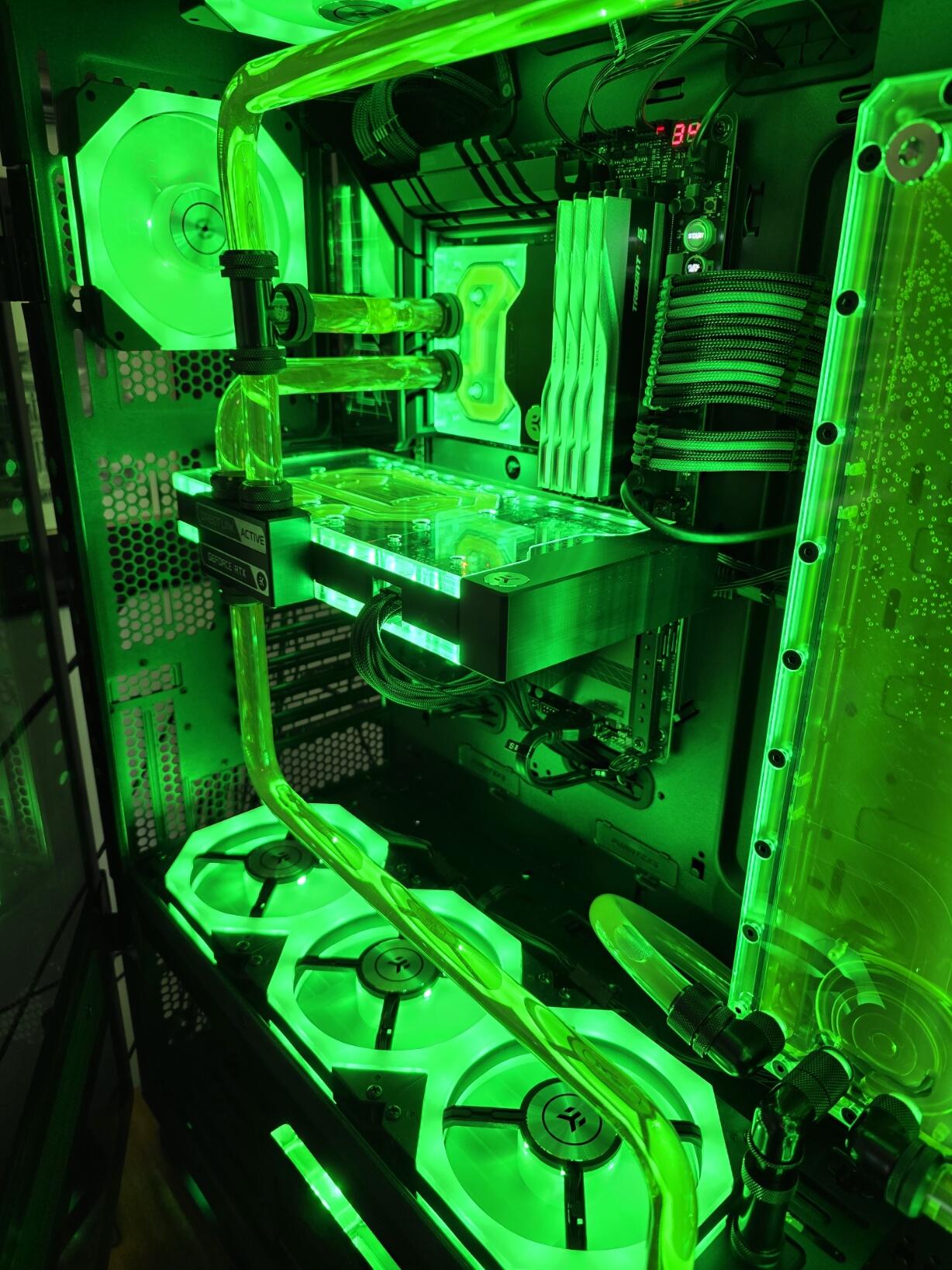 XOTIC PC GX77 EVO XL Lian Li Custom Gaming PC
