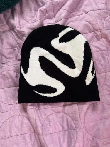 Customer photo review of Beanie Y2K "Osiris"
