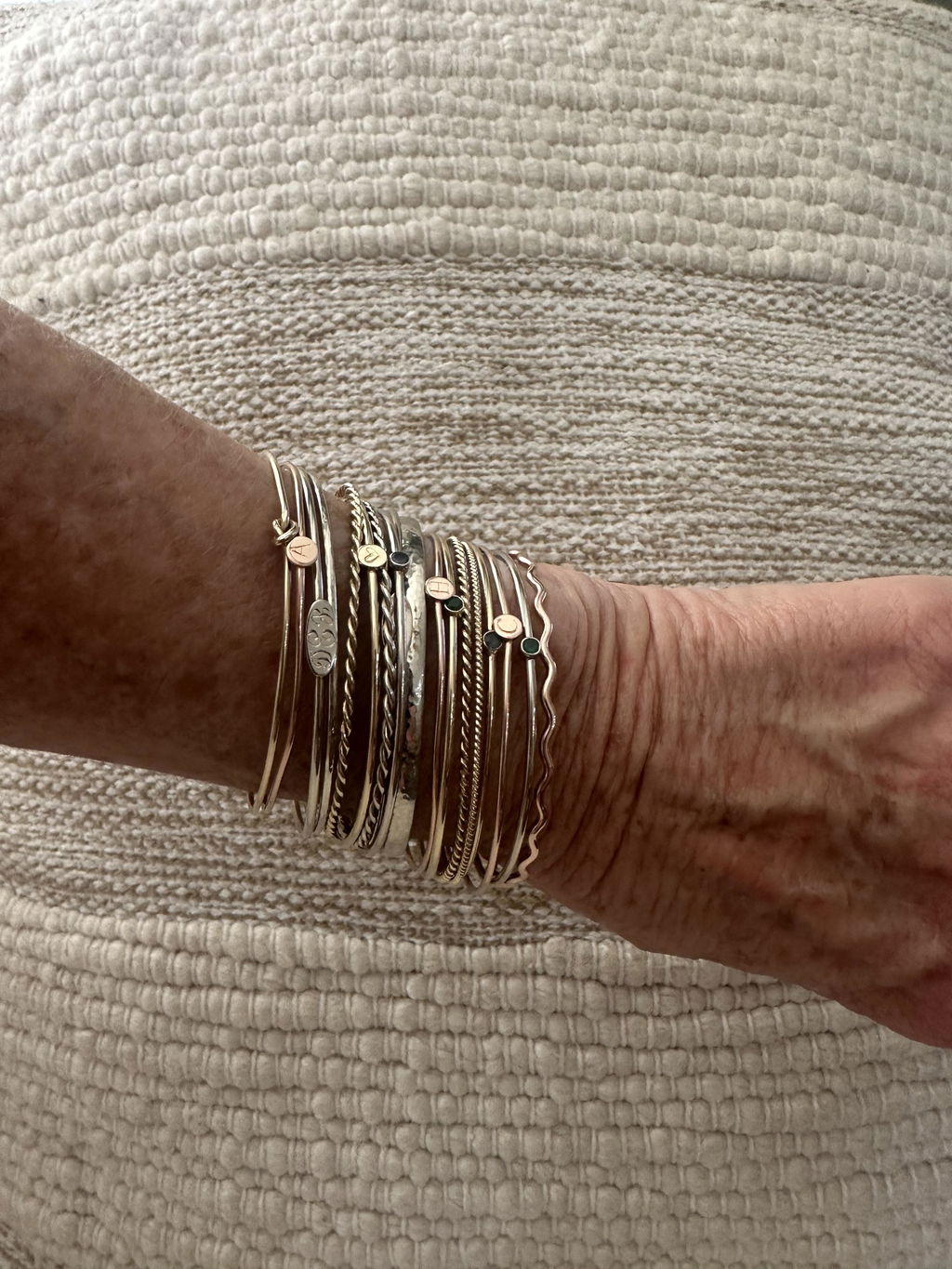 The Wavy Bangle – Yearly Co.
