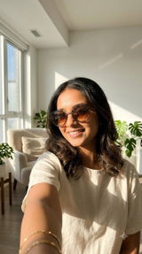 Ishita review photo