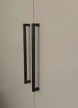 De Vries review photo