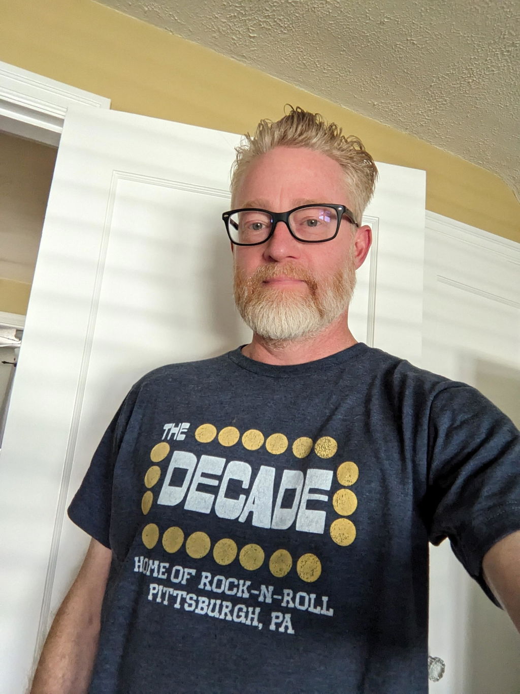 The Decade - Pittsburgh - T-Shirt