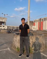 Varun Saxena review photo