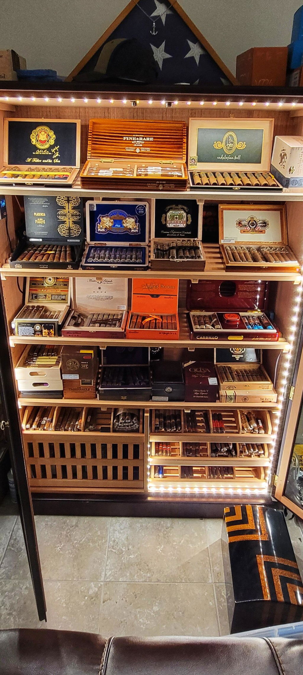 Commercial 4000 Display Humidor Cabinet