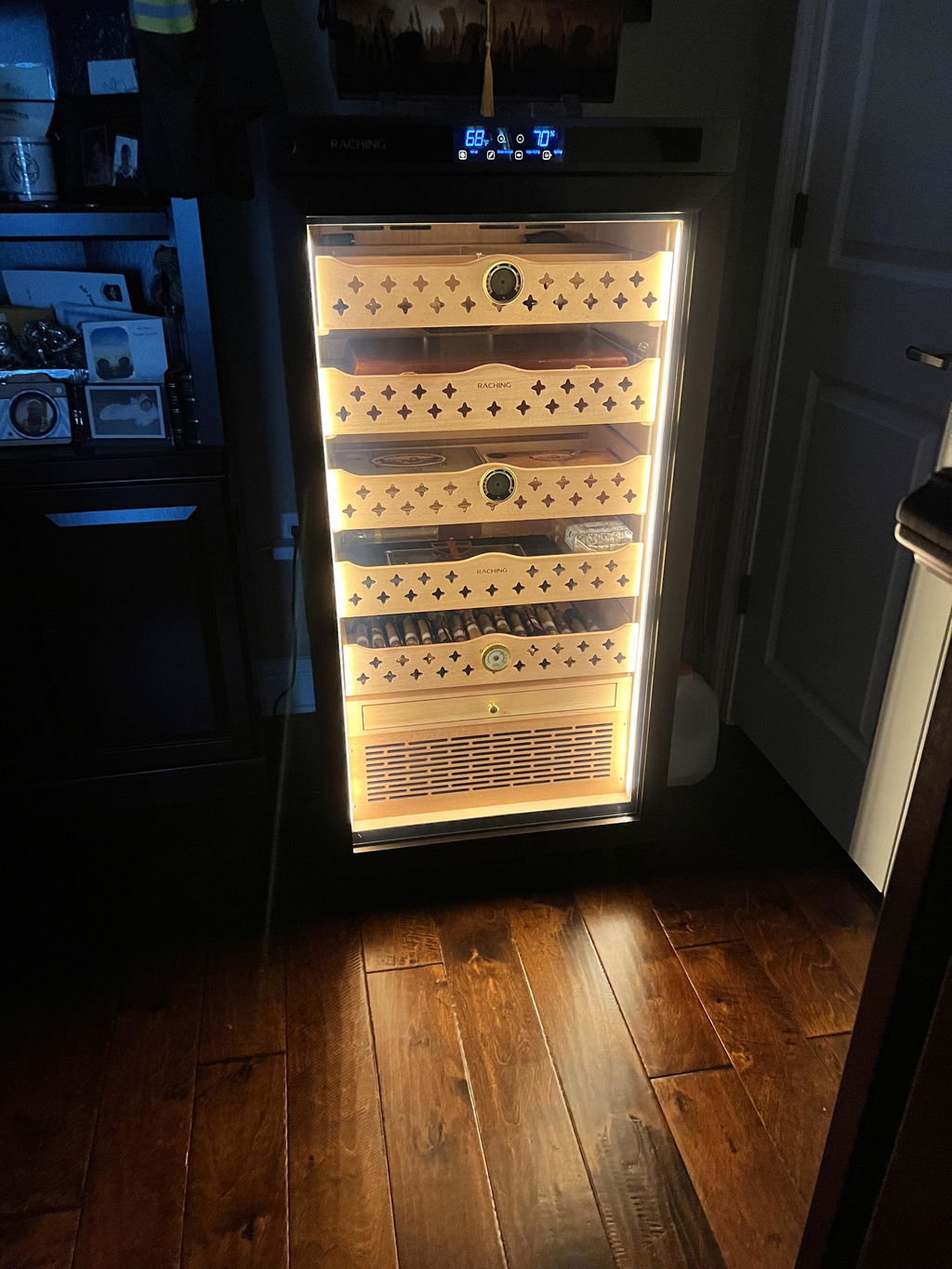 Raching MON1800A Precision Climate Controlled Humidor | 900 Cigars