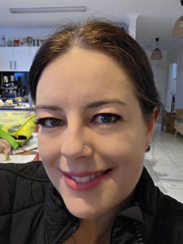 Caitlin wearing Youthphoria lashes