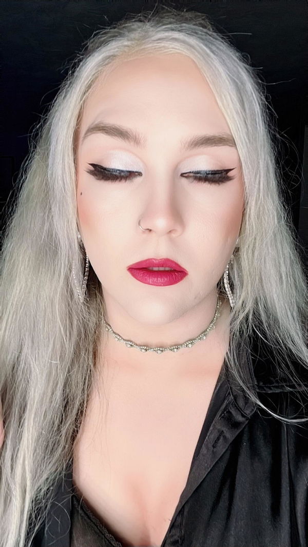 Mya Crafone wearing Youthphoria lashes