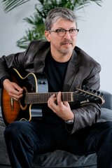 Paul Hoyle review photo