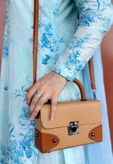 Esha Raza review photo