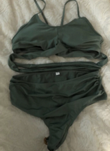 M. review photo