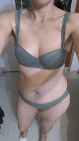M. review photo