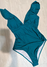 L. review photo
