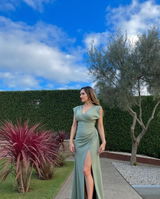 Afra Dutt review photo