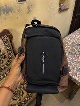 Devika Singh review photo