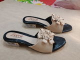Farhat Naz review photo