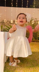 Bushra Noor review photo