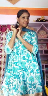 Sravani Danne review photo