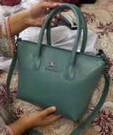 Anum Fatima review photo
