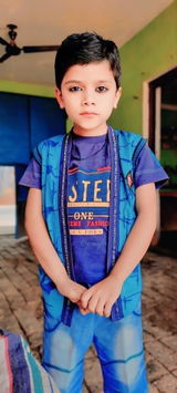 Shakir Tyagi review photo