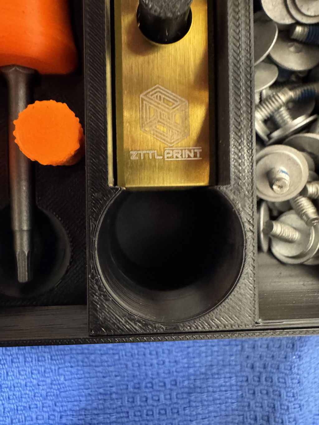 MowerKit PREMIUM 60x Messerklingen + 60x Schrauben + Zubehör + Werkzeugbox Komplettset Messerklingensystem