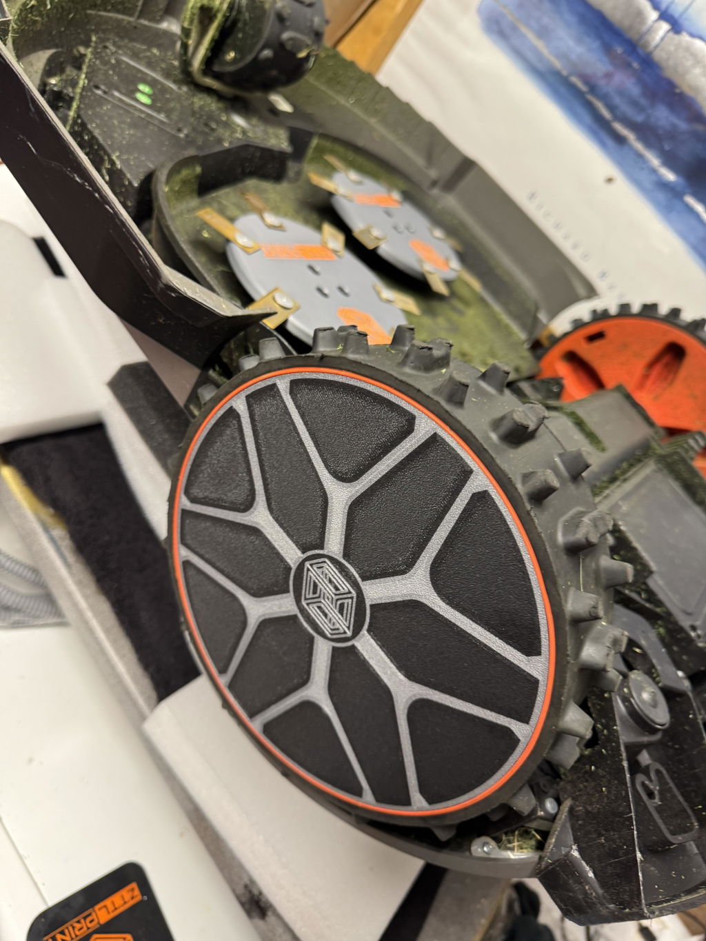 Sunseeker X7 Mähroboter Radabdeckung silber